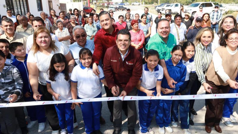 Entrega Ayuntamiento calle de concreto hidráulico y colector en Infonavit Adelitas