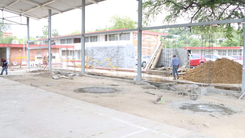 Fortalece Américo infraestructura educativa en escuelas de nivel superior