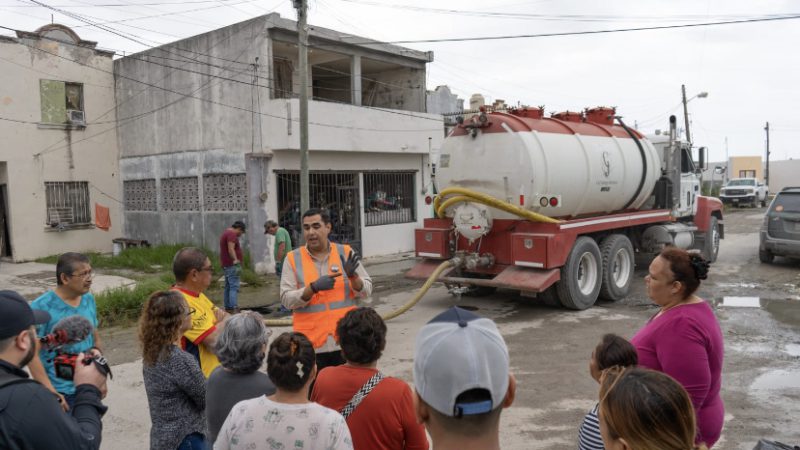 Reafirma Roberto Lee su compromiso en la colonia Fundadores de Matamoros