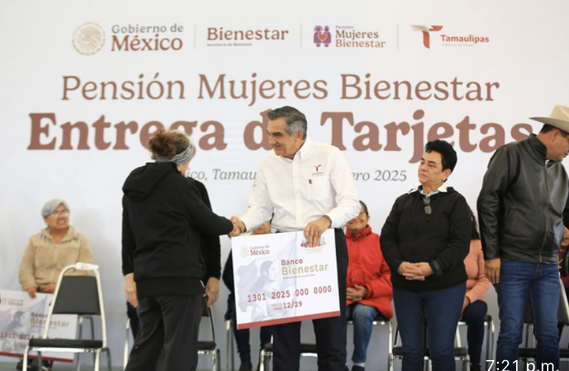 Entrega Américo Villarreal tarjetas del programa «Mujeres Pensión Bienestar»