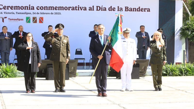 Preside gobernador Américo Villarreal ceremonia del Día de la Bandera