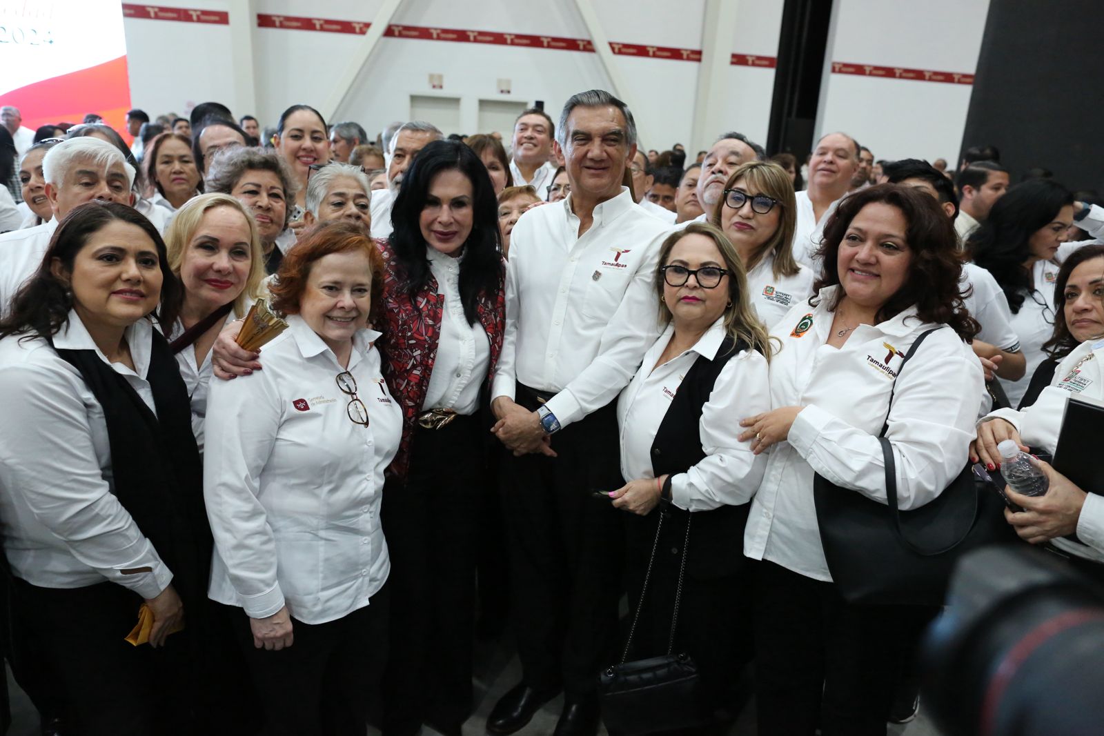 Entrega Américo Premio Estatal de Antigüedad en el Servicio Público 2024