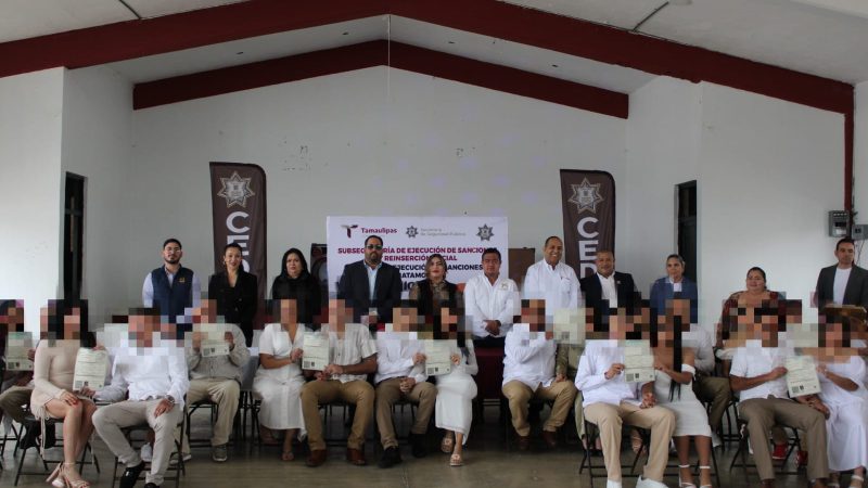Formalizan su unión 13 parejas en el CEDES de Matamoros