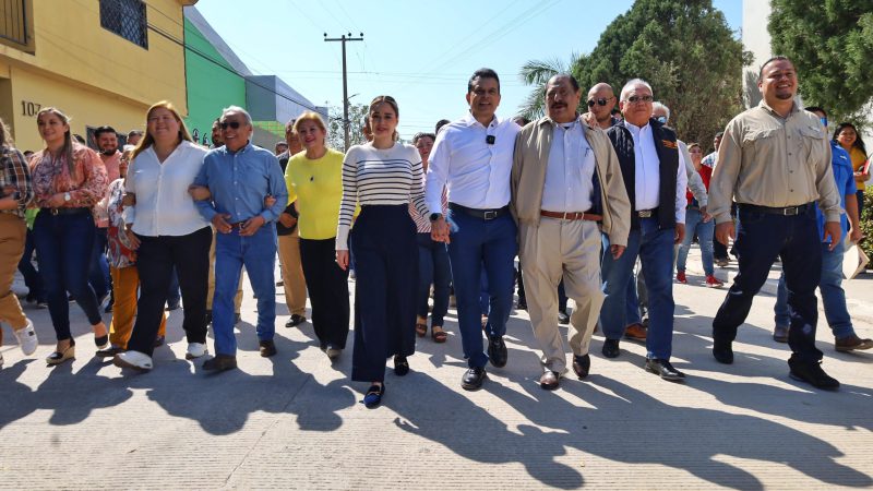 Agradecen vecinos obra pública en colonia del Maestro