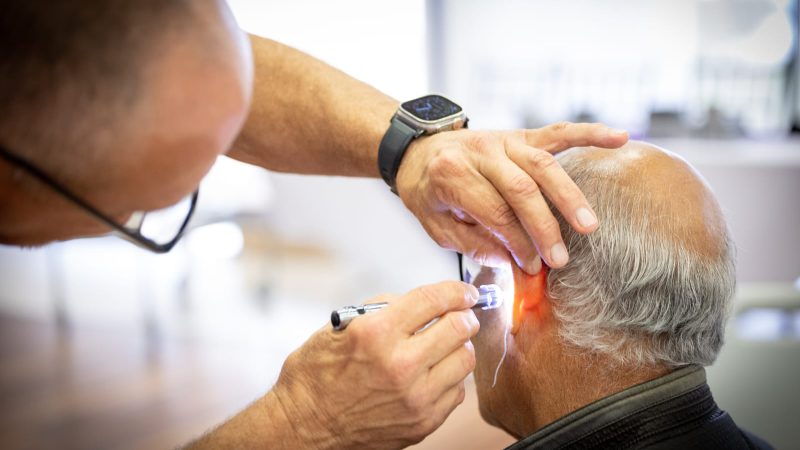 Entregan DIF Tamaulipas y Hearing Aids for Latin America 200 aparatos auditivos