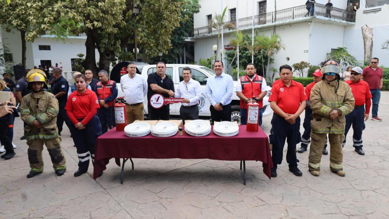 Refuerzan a PC de Victoria con unidad de combate de incendios
