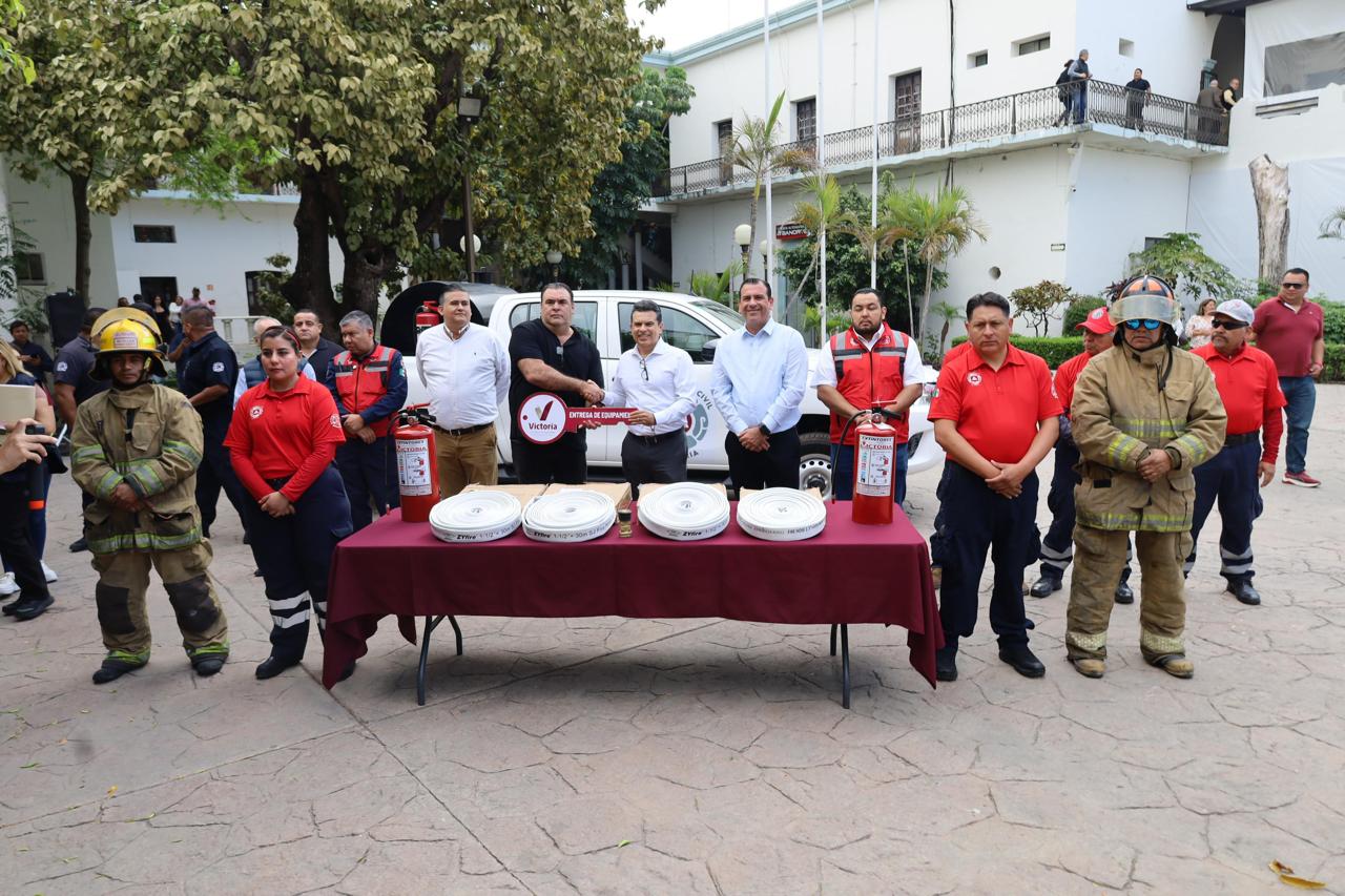 Refuerzan a PC de Victoria con unidad de combate de incendios