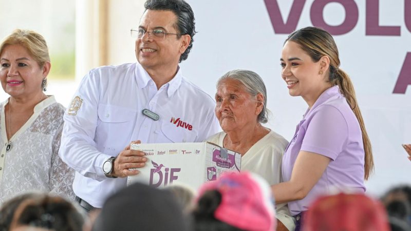 Benefician Lucy y Lalo a familias de La Misión