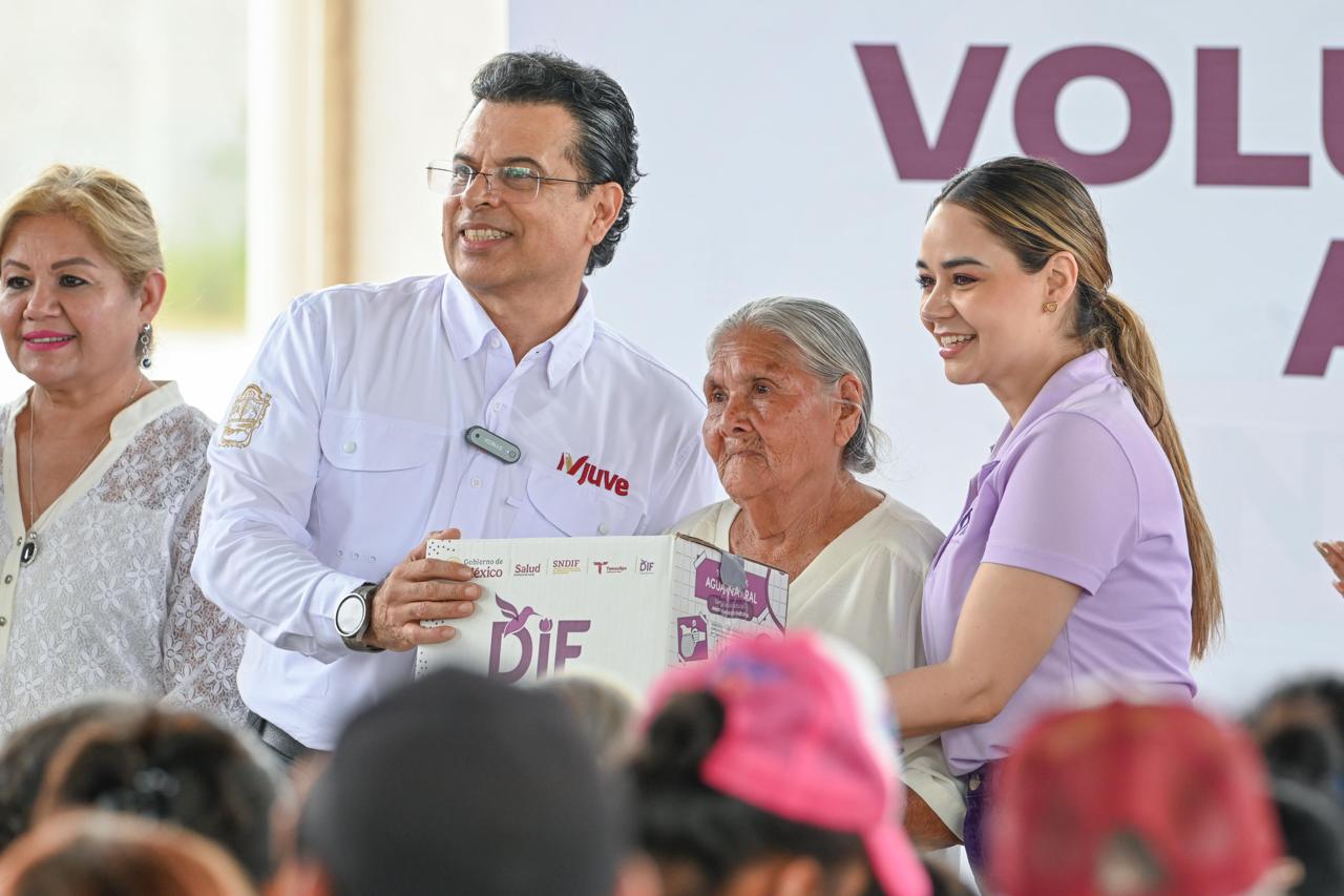 Benefician Lucy y Lalo a familias de La Misión