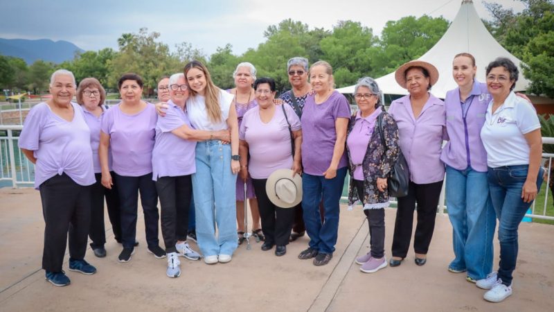 Convive Lucy de Gattás con abuelitos del DIF Victoria