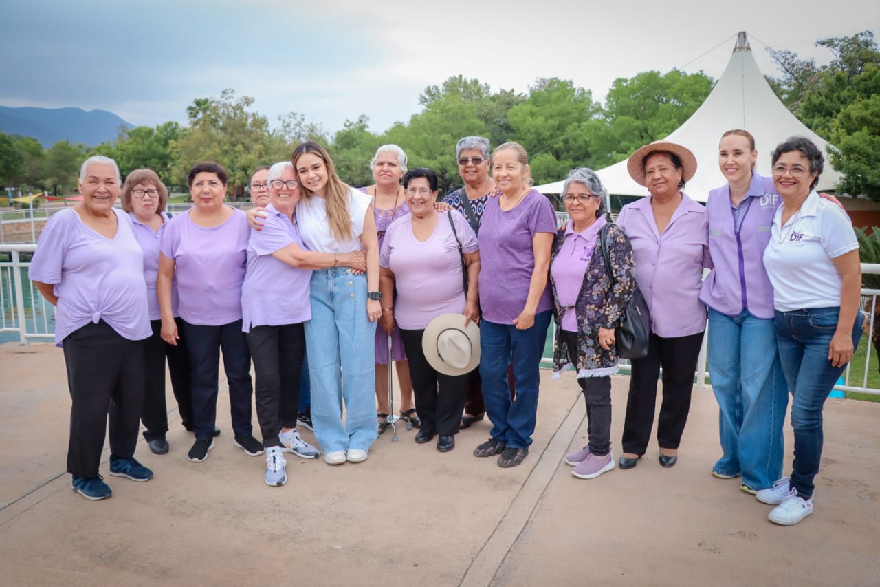 Convive Lucy de Gattás con abuelitos del DIF Victoria