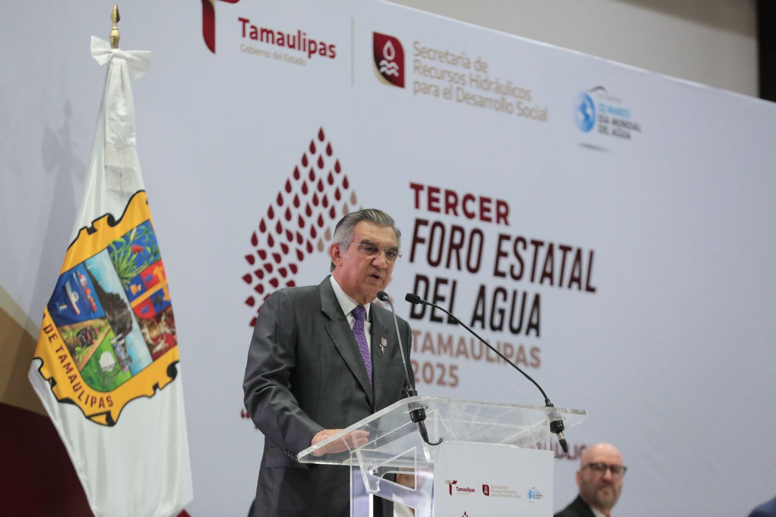Llama Américo Villarreal a poner fin a la privatización del agua