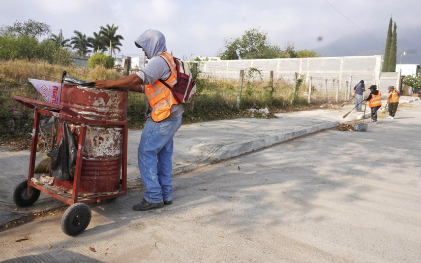 Intensifica Municipio limpieza y bacheo de principales avenidas