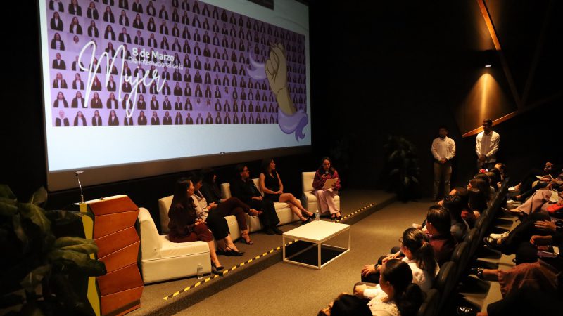 Realiza SGG conferencia «El reto de las mujeres en el ámbito público»