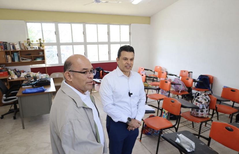 Escuela de Las Brisas pide piso y Municipio le construye aula
