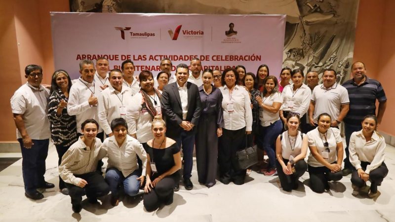 Abren Lalo y Lucy telón de festejos del Bicentenario
