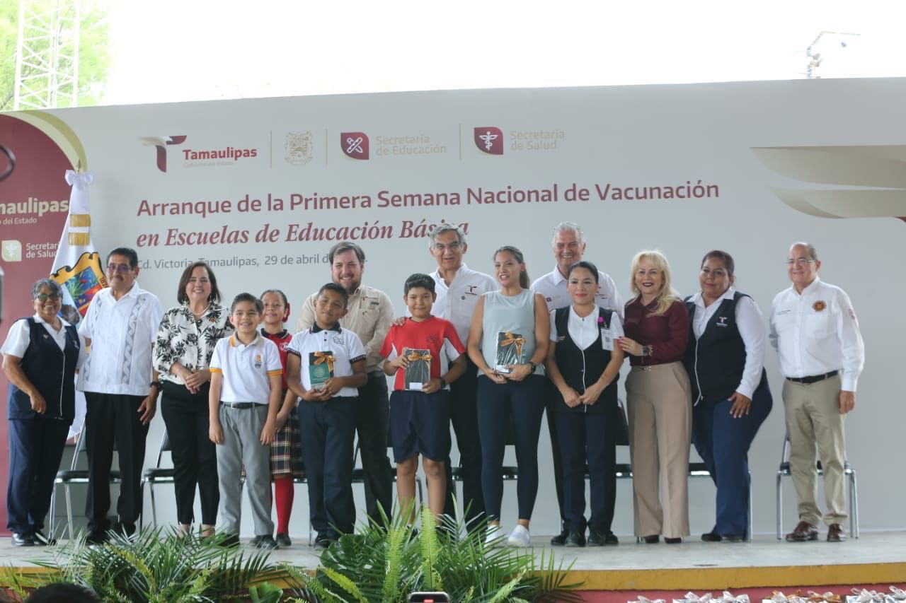 Pone en marcha Américo campaña de vacunación en escuelas y entrega tabletas a niñas y niños