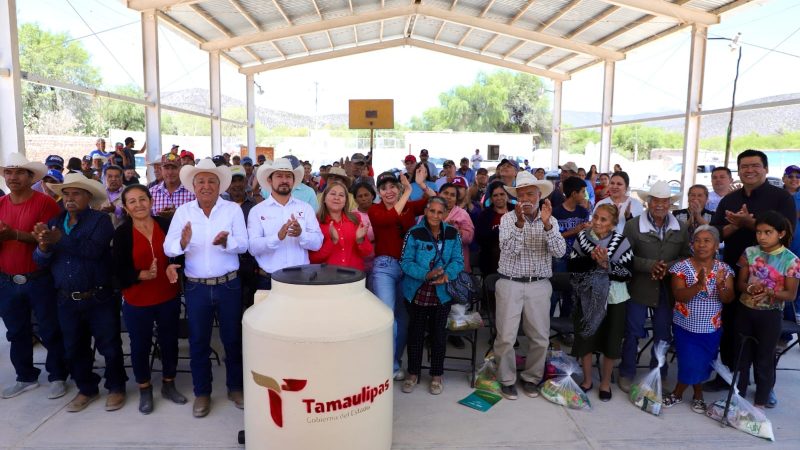 Entrega SEBIEN apoyos para Bustamante