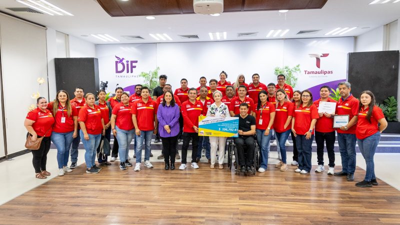 Atestigua María de Villarreal entrega de donativo de la campaña de redondeo de Oxxo en Tamaulipas