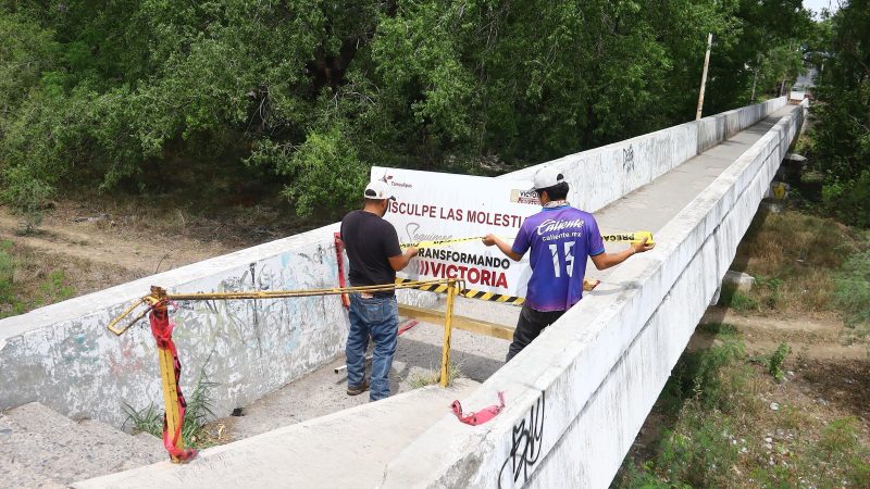 Atiende Municipio petición de usuarios del puente peatonal del 13 boulevard