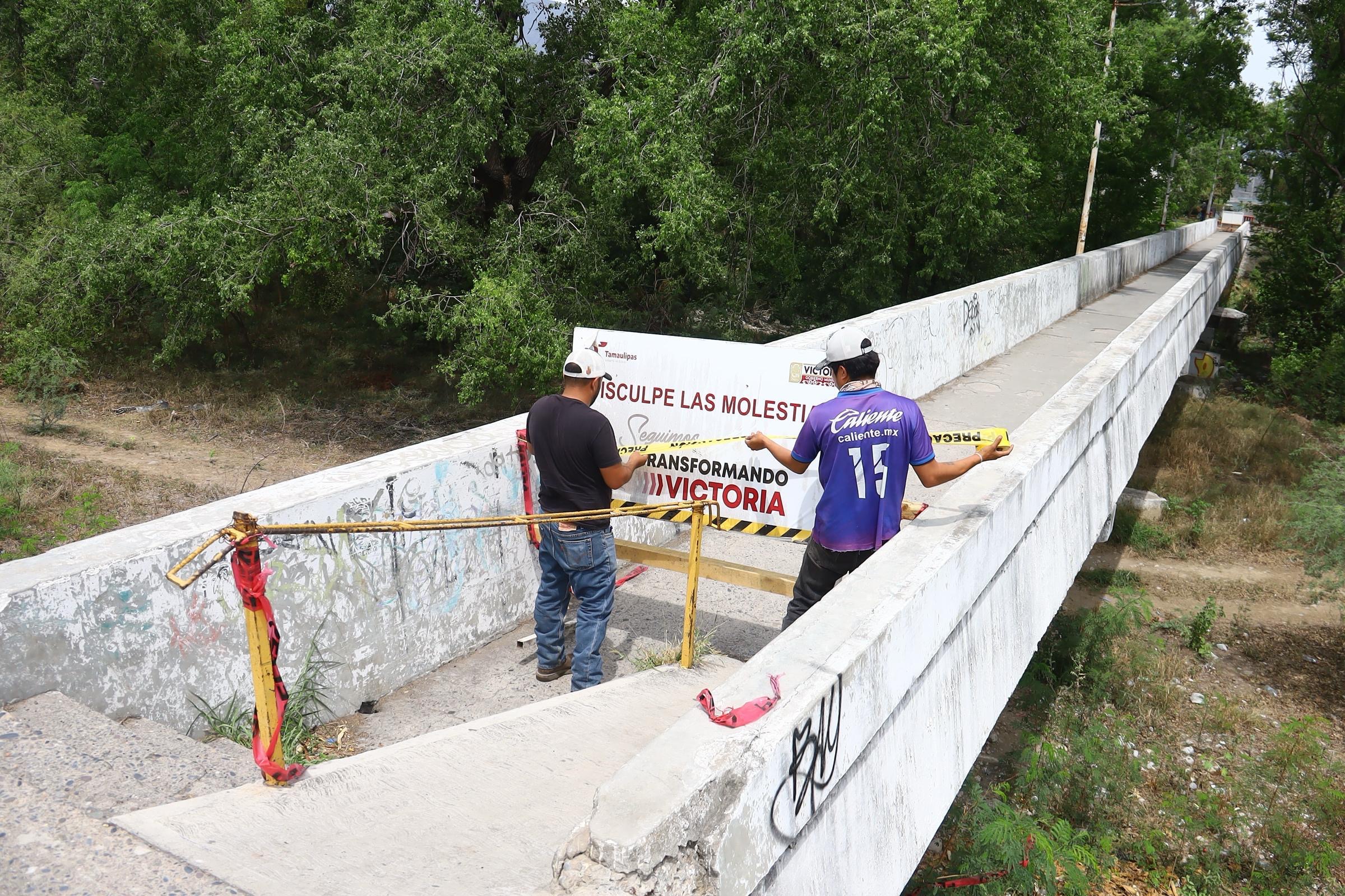 Atiende Municipio petición de usuarios del puente peatonal del 13 boulevard