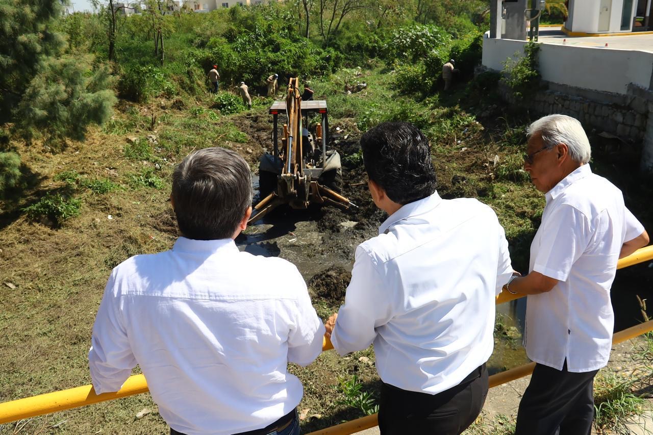 Supervisa Lalo Gattás funcionalidad del 100% de drenes pluviales