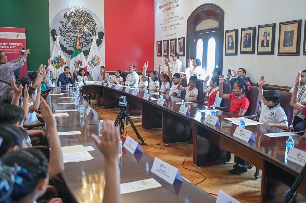 Viven 24 alumnos experiencia como Presidente y Regidores de Victoria