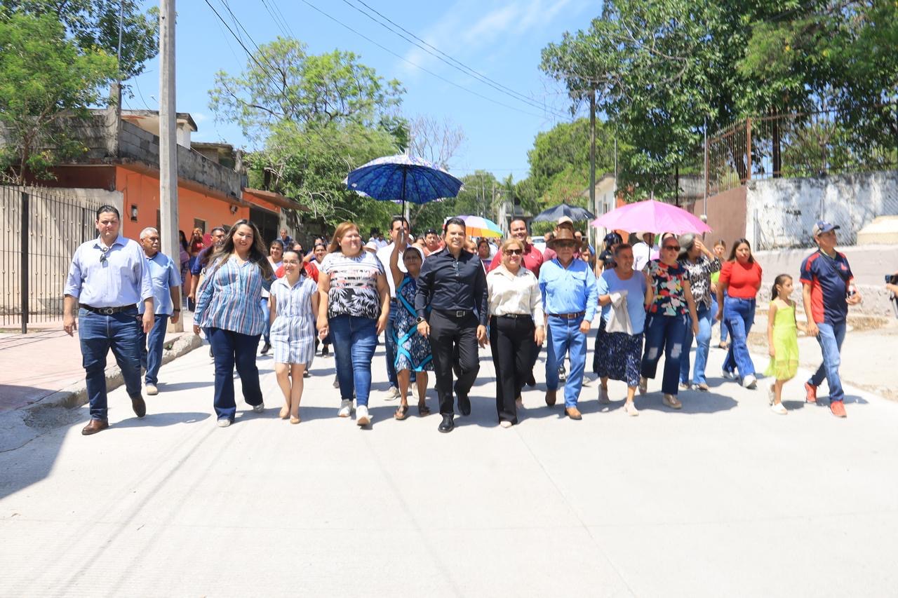 Inaugura alcalde calle de concreto hidráulico en colonia Tamatán
