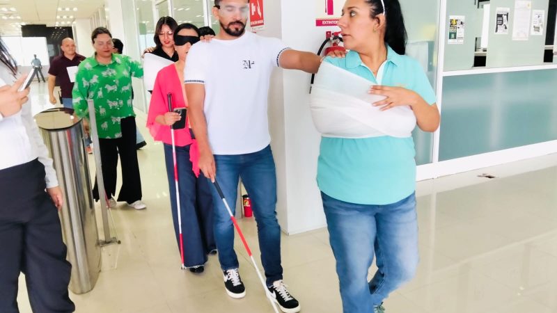 Participa personal de la Secretaría de Obras Públicas en taller “Te presto mis zapatos”