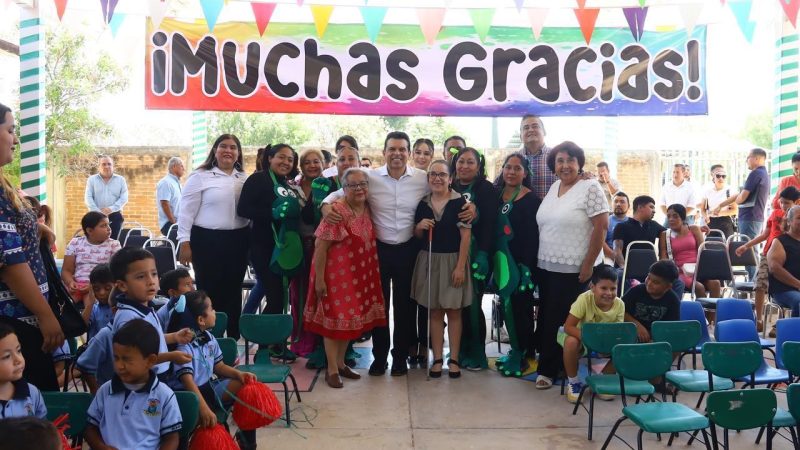 Entrega alcalde techumbre a Jardín de Niños América