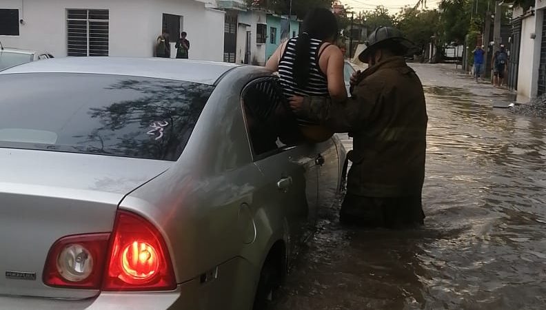 Brinda PC Victoria asistencia oportuna a la población durante torrencial lluvia