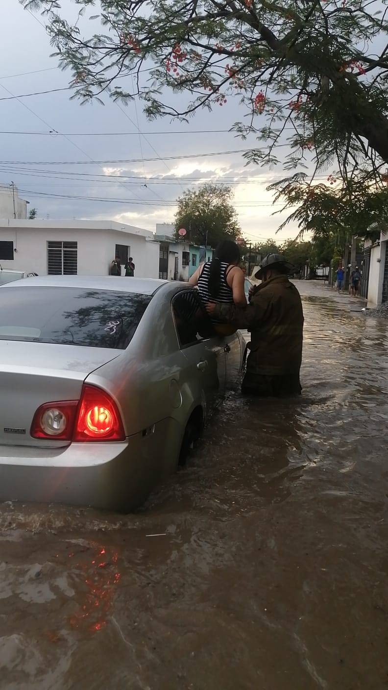 Brinda PC Victoria asistencia oportuna a la población durante torrencial lluvia