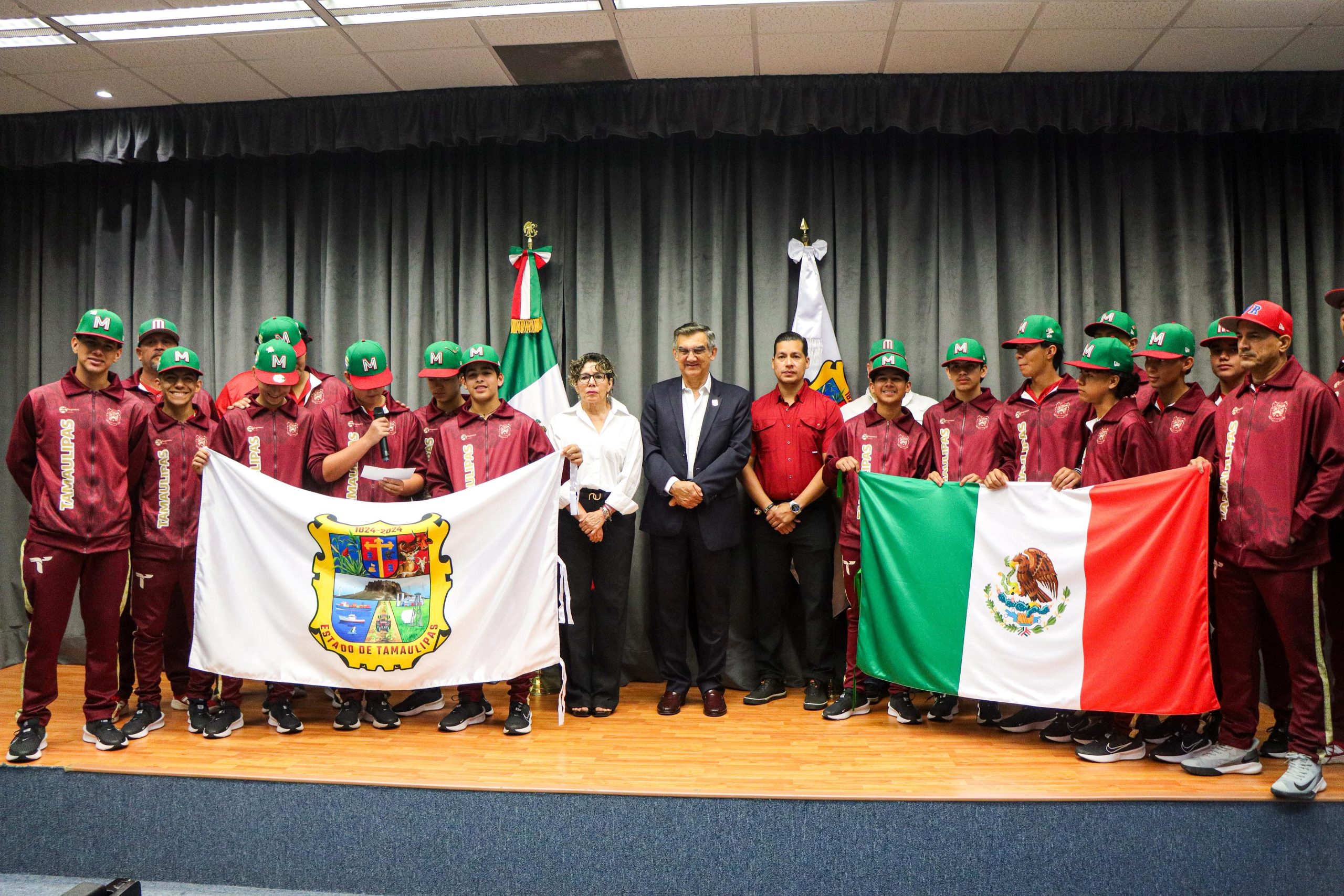 Abanderó gobernador Américo Villarreal a beisbolistas tamaulipecos rumbo a Torneo Latinoamericano