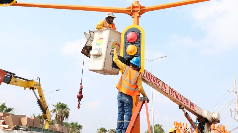 Avanza modernización en la capital de Tamaulipas; red semafórica registra 50 % de avance