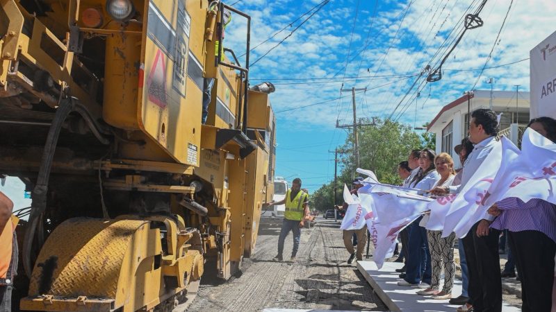 Alcalde Lalo Gattás da banderazo a dos obras más de pavimentación