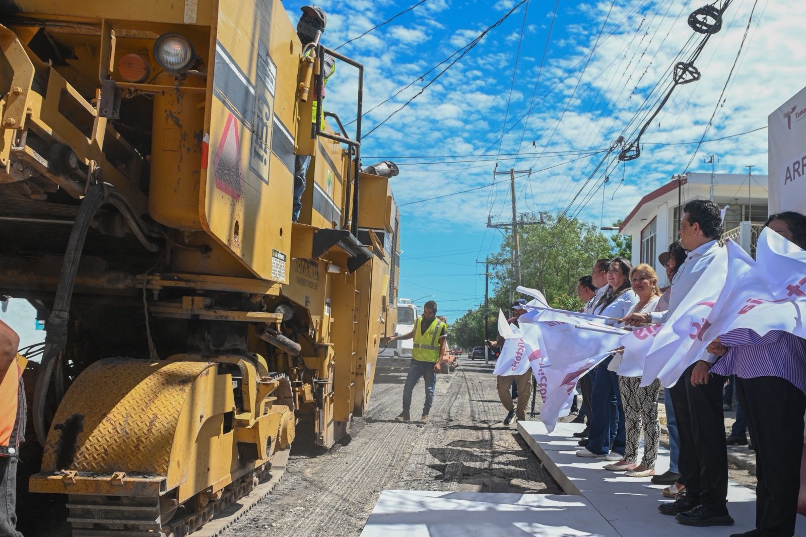 Alcalde Lalo Gattás da banderazo a dos obras más de pavimentación