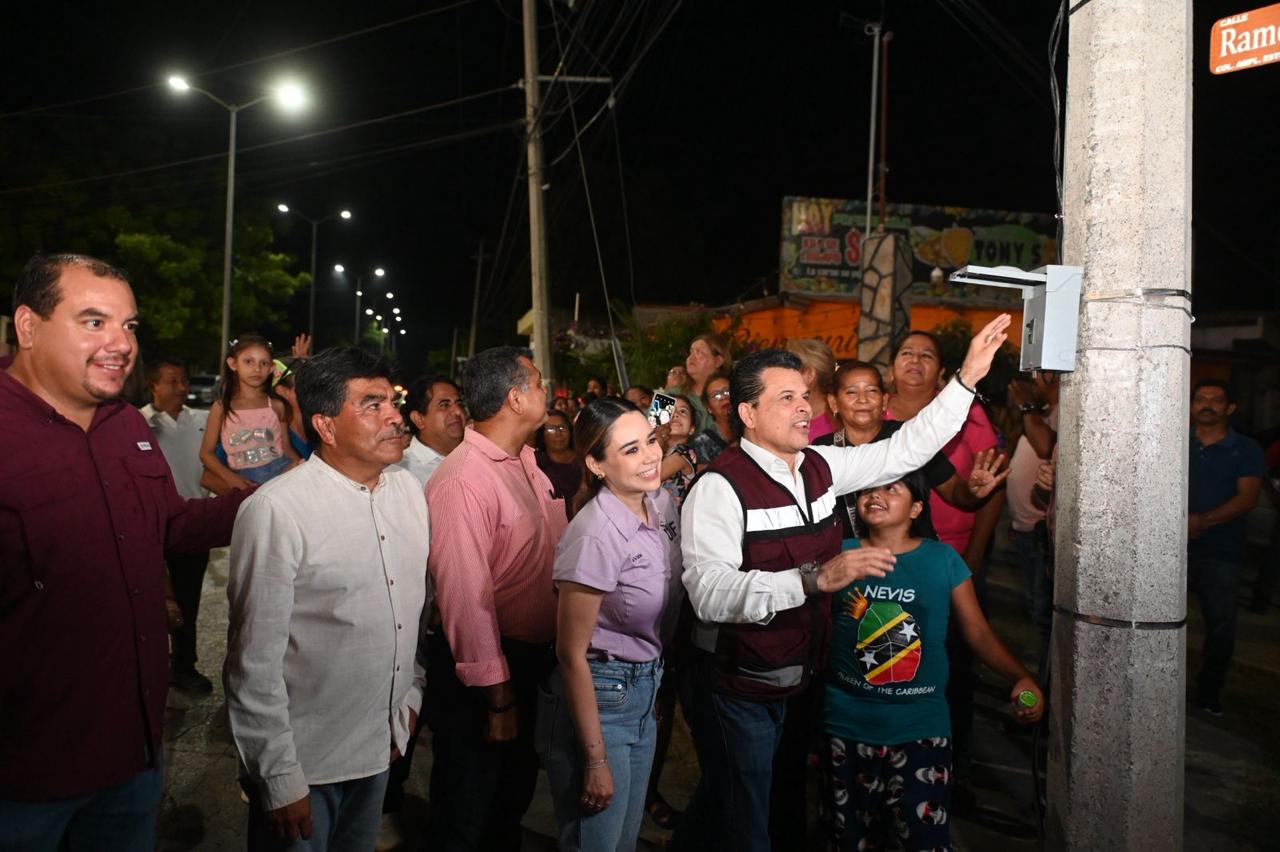 Moderniza Municipio red de alumbrado en la Simón Torres