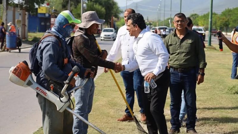 Con limpieza, instalación de luminarias y bacheo se transforma Victoria