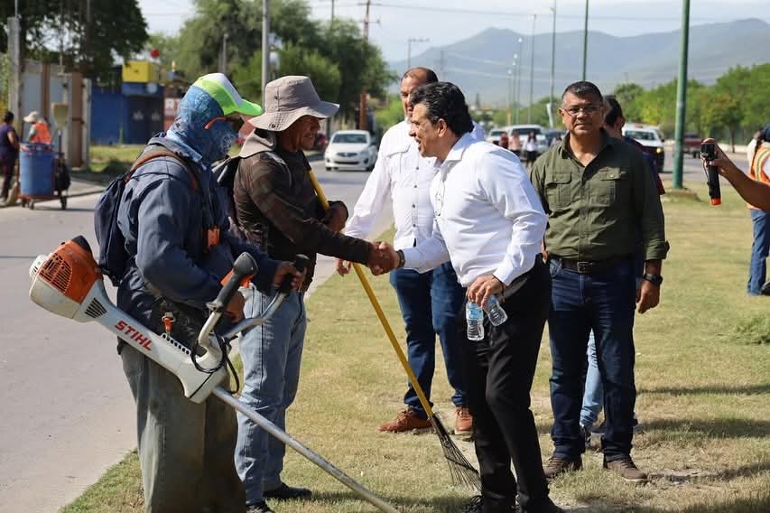 Con limpieza, instalación de luminarias y bacheo se transforma Victoria