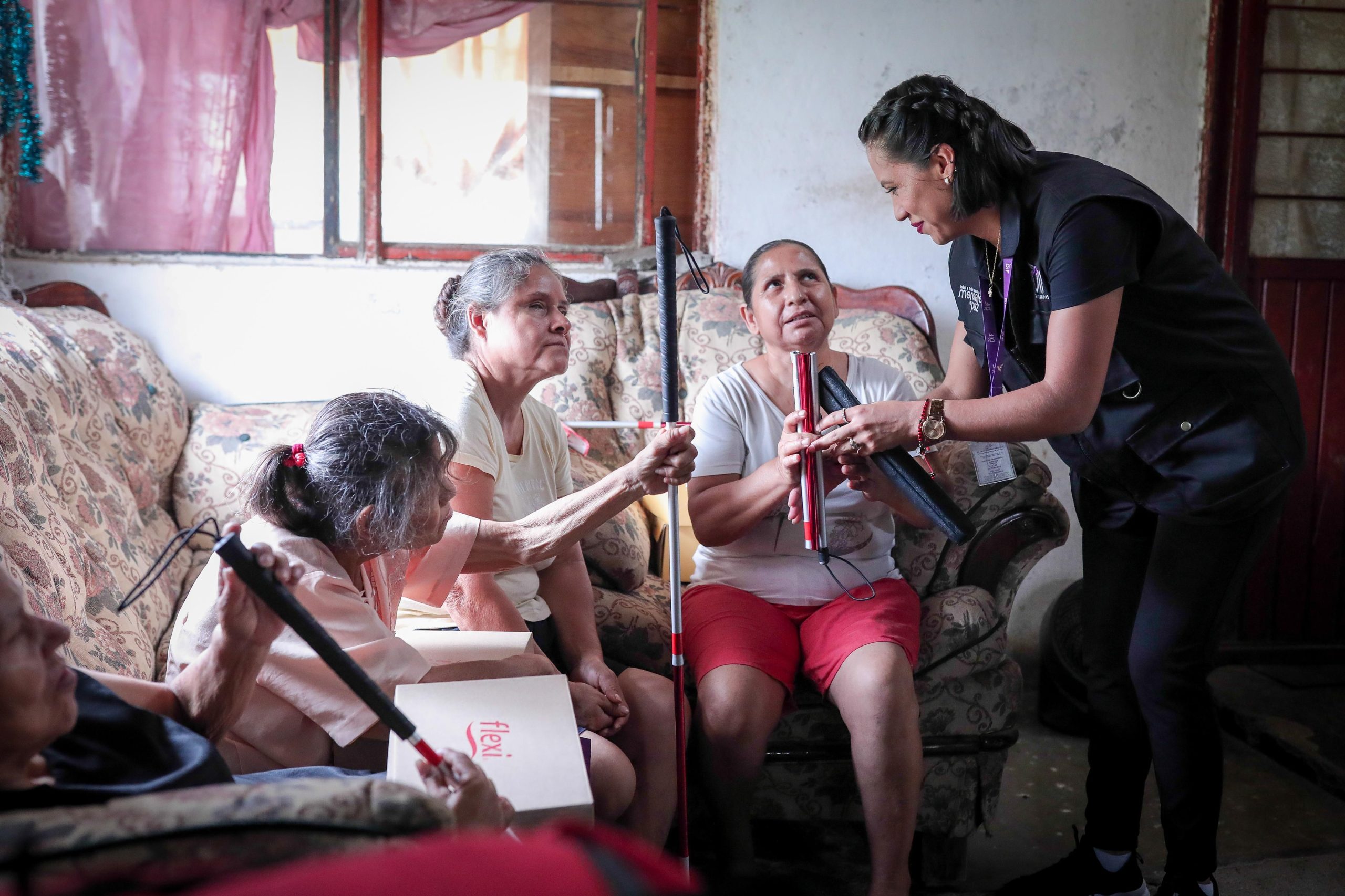DIF Tamaulipas brinda atención integral a familia con discapacidad en Llera